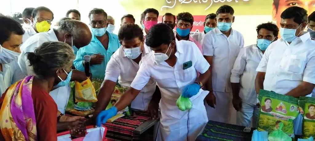 social distance Missing at Health Minister's Ceremony